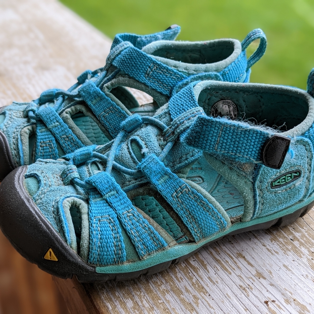 Keen sandals size 7